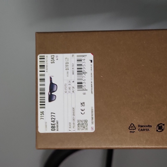 NEXT GIVY 🥰AUTHENIC BURBERRY SUNGLASSES BLACK & CLASSIC PLAID - Picture 2 of 2